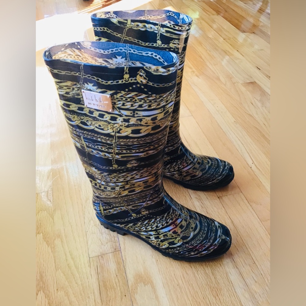 Nicole Miller rain boots size 8